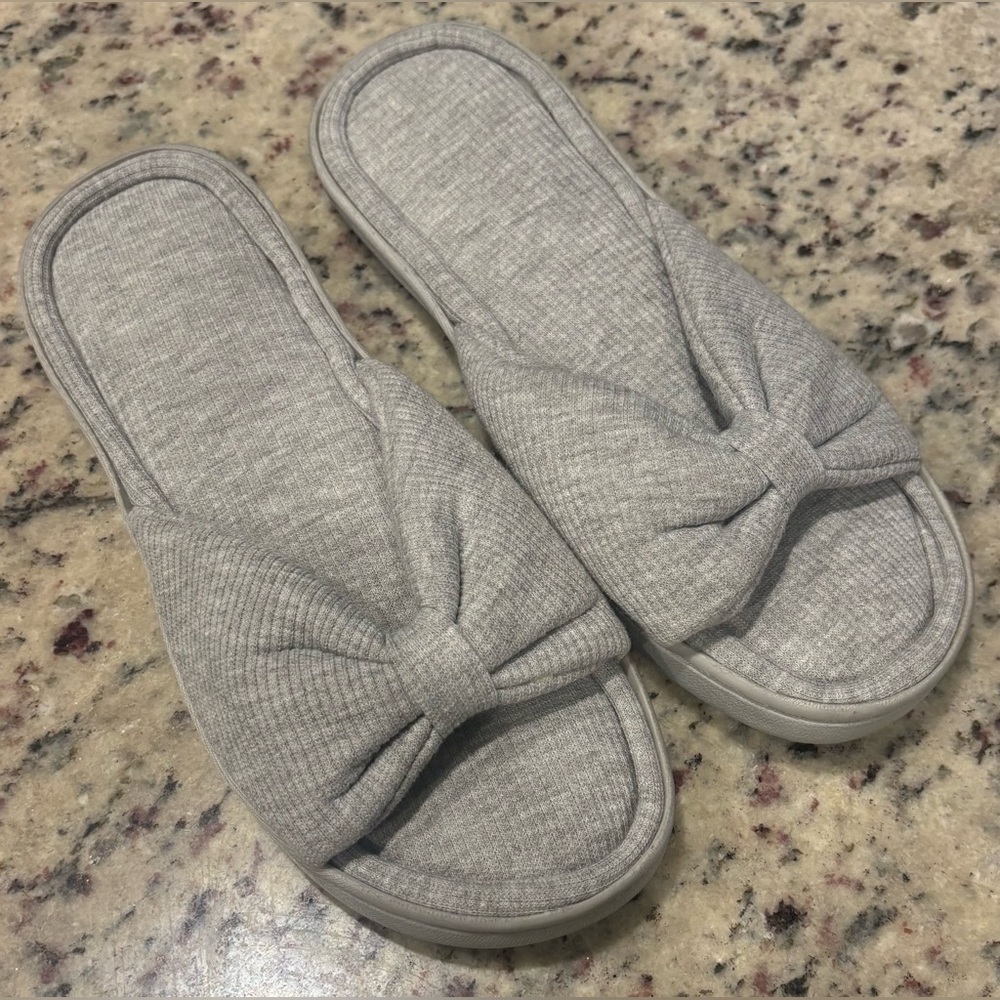 Caramella Bubble Women’s open toe slippers size 5-6